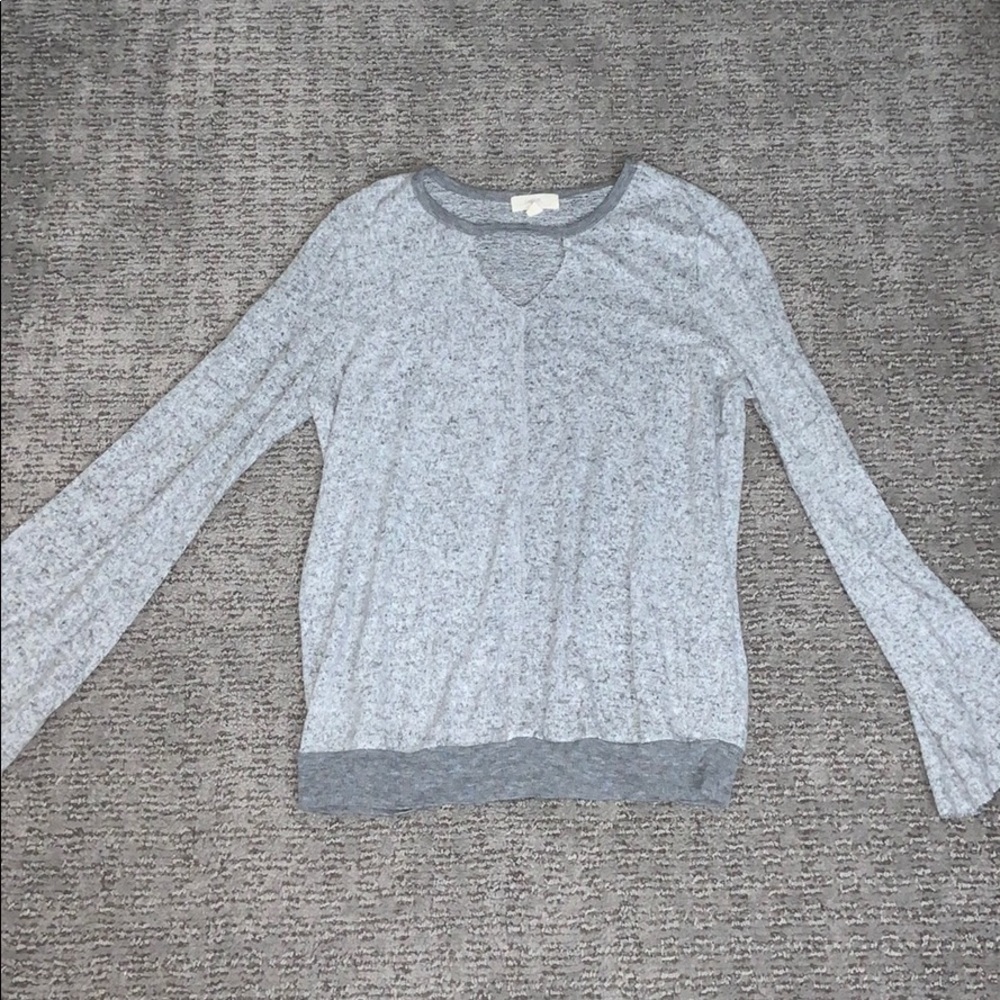 Gray sweater size small. Super soft!
